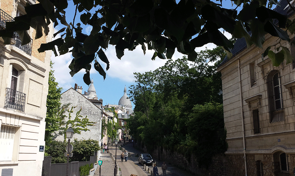 Montmartre-rua-detras-Sacre-Coeur