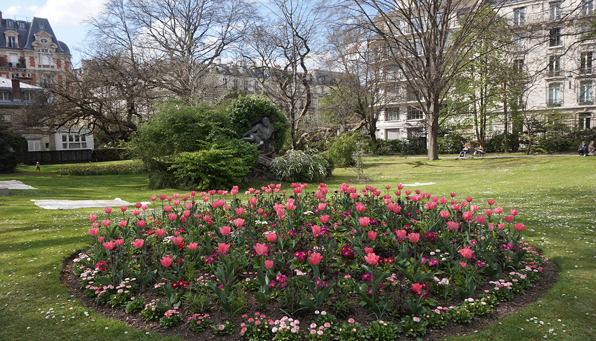 A beleza do Jardim de Luxemburgo na Primavera 
