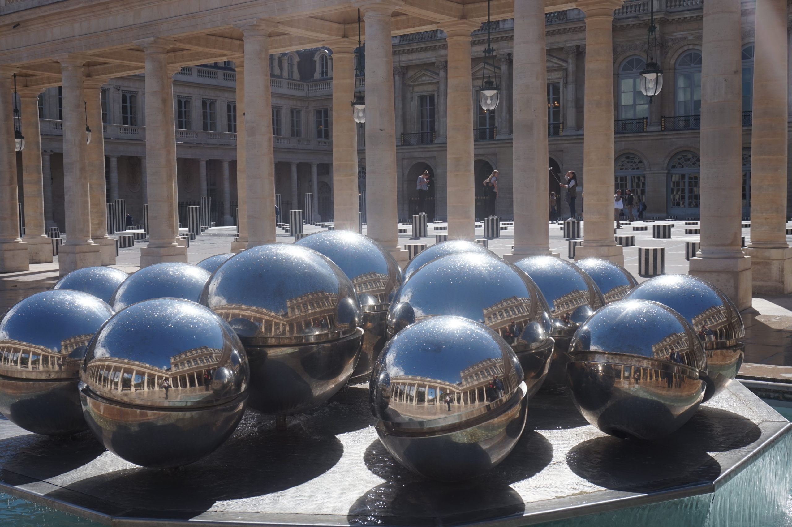 A nova fonte-escultura do Palais Royal