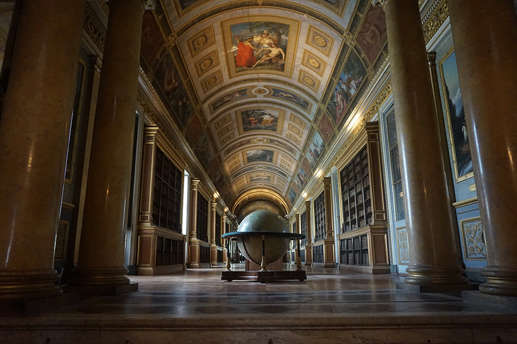 Fontainebleau-biblioteca