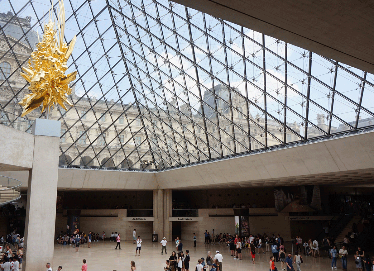 Pirâmide do Louvre e o Trono de Kawei Nawa 